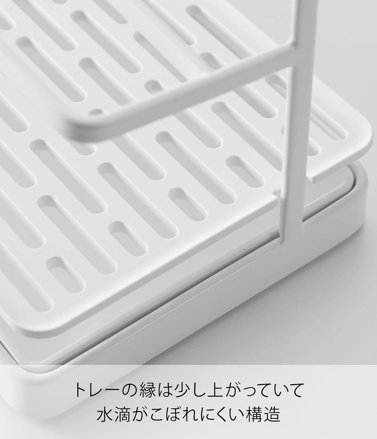 Detalle de 山崎実業 tower 5409 ワイドジャグボトルスタンド ホワイト 省スペース・2段トレー付き