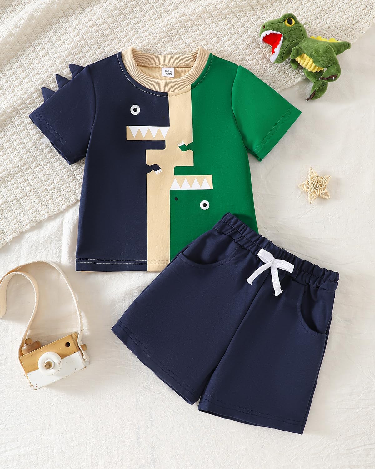 Detalle de FishingDino Jungen Sommer-Kleidungsset 86–110 – Dino & Bagger Motiv, Kurzarmshirt + Shorts