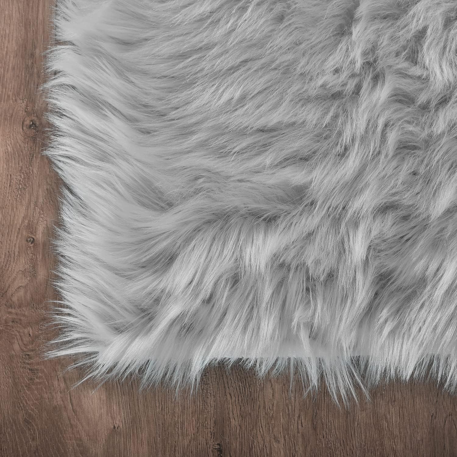 Detalle de Latepis Gray Faux Fur Throw Rug (3x4) for Bedroom & Bedside Comfort