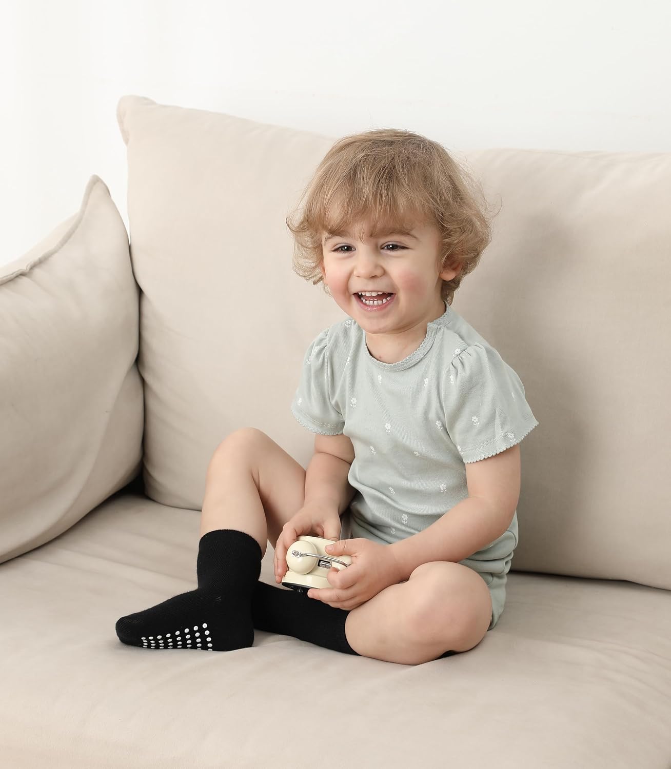 Detalle 2 de JAKIDAR 12-Pack Baby and Toddler Cotton Crew Socks with Non-Slip Grips