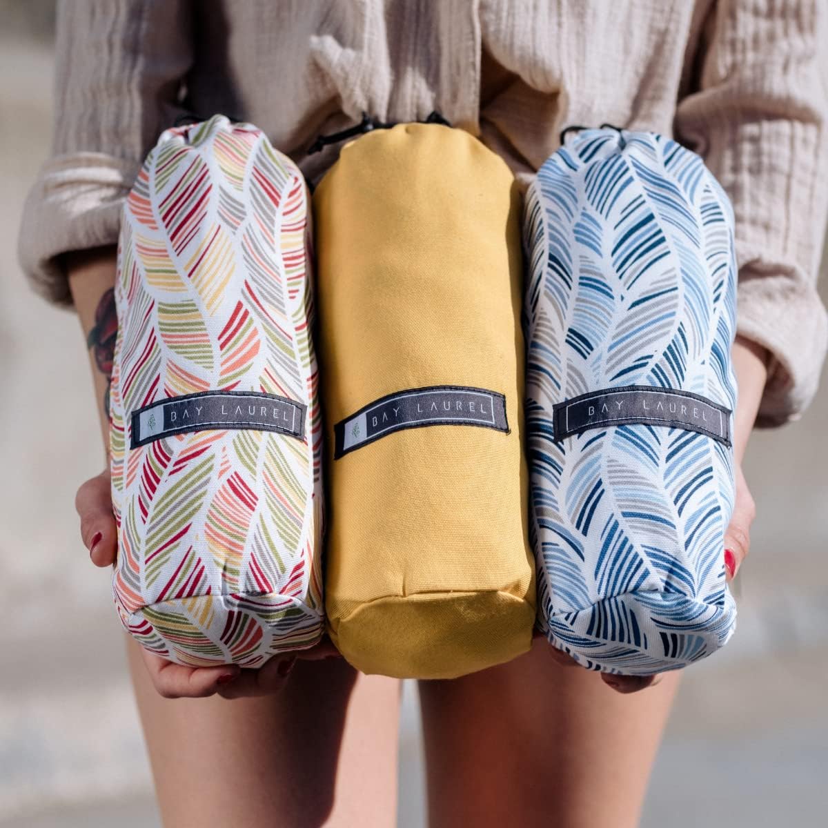 Detalle de Bay Laurel Turkish Beach Towel with Travel Bag (39 x 71) – Quick-Dry, Sand-Free, Large & Lightweight