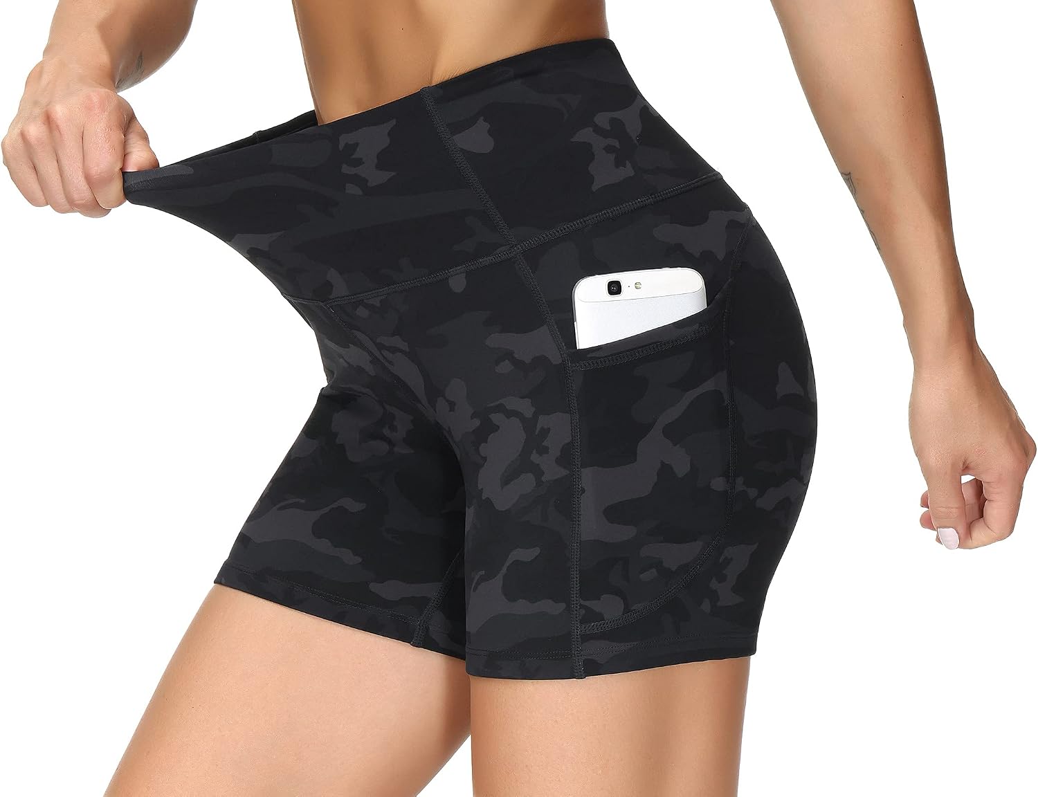 Detalle de THE GYM PEOPLE High Waist Gym Shorts with 2 Deep Pockets and 4-Way Stretch