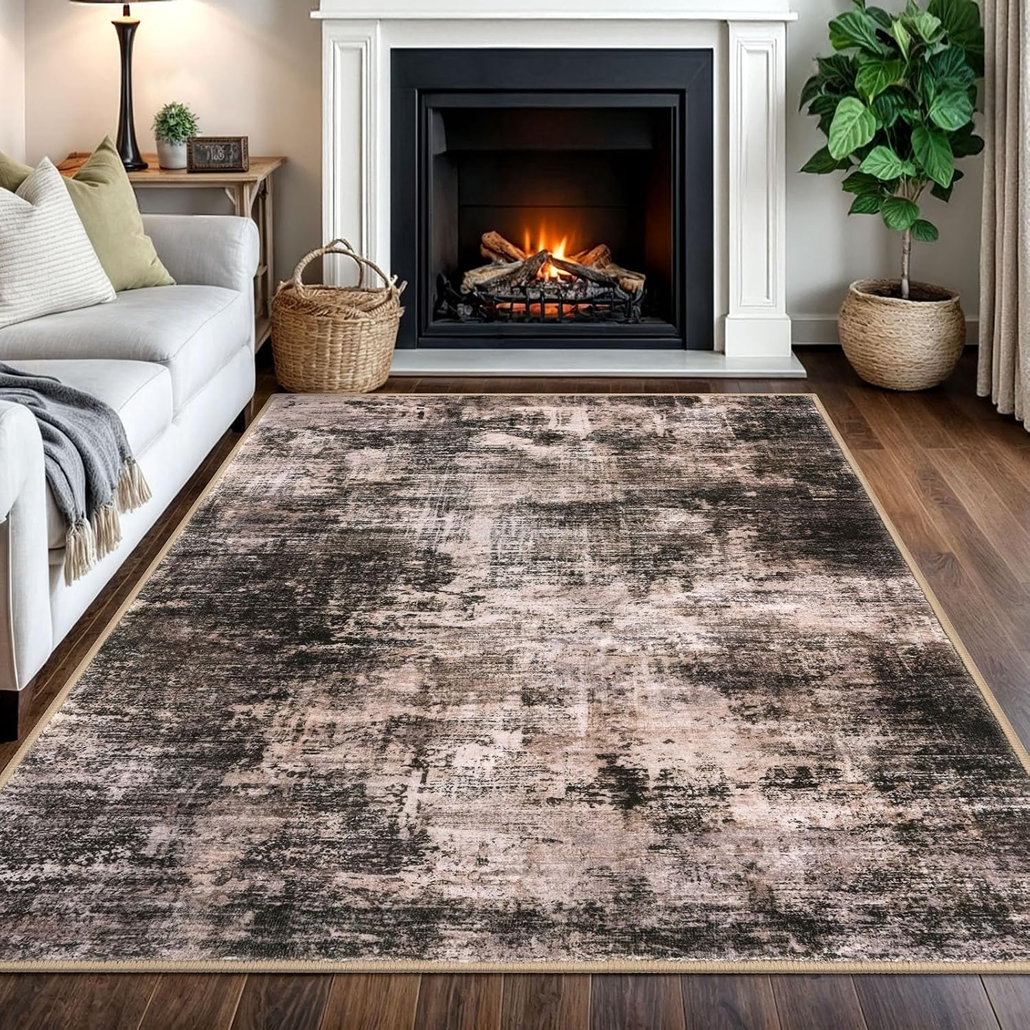 Detalle de IOHOUZE Abstract Area Rug, 5x7 ft — Washable, Non-Slip, Brown/Rust