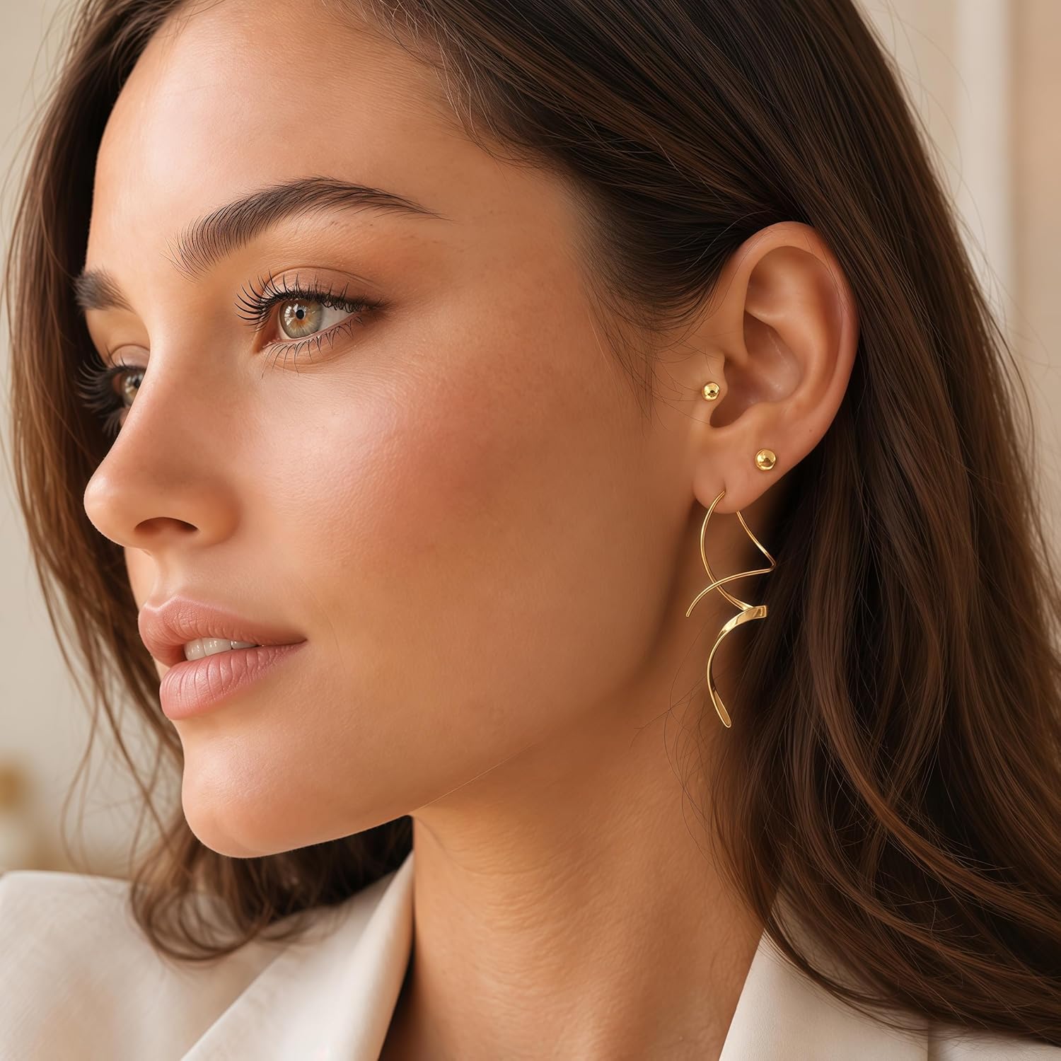 Detalle de Spiraldraht-Ohrringe für Frauen · 14 Karat Gold, handgebogen