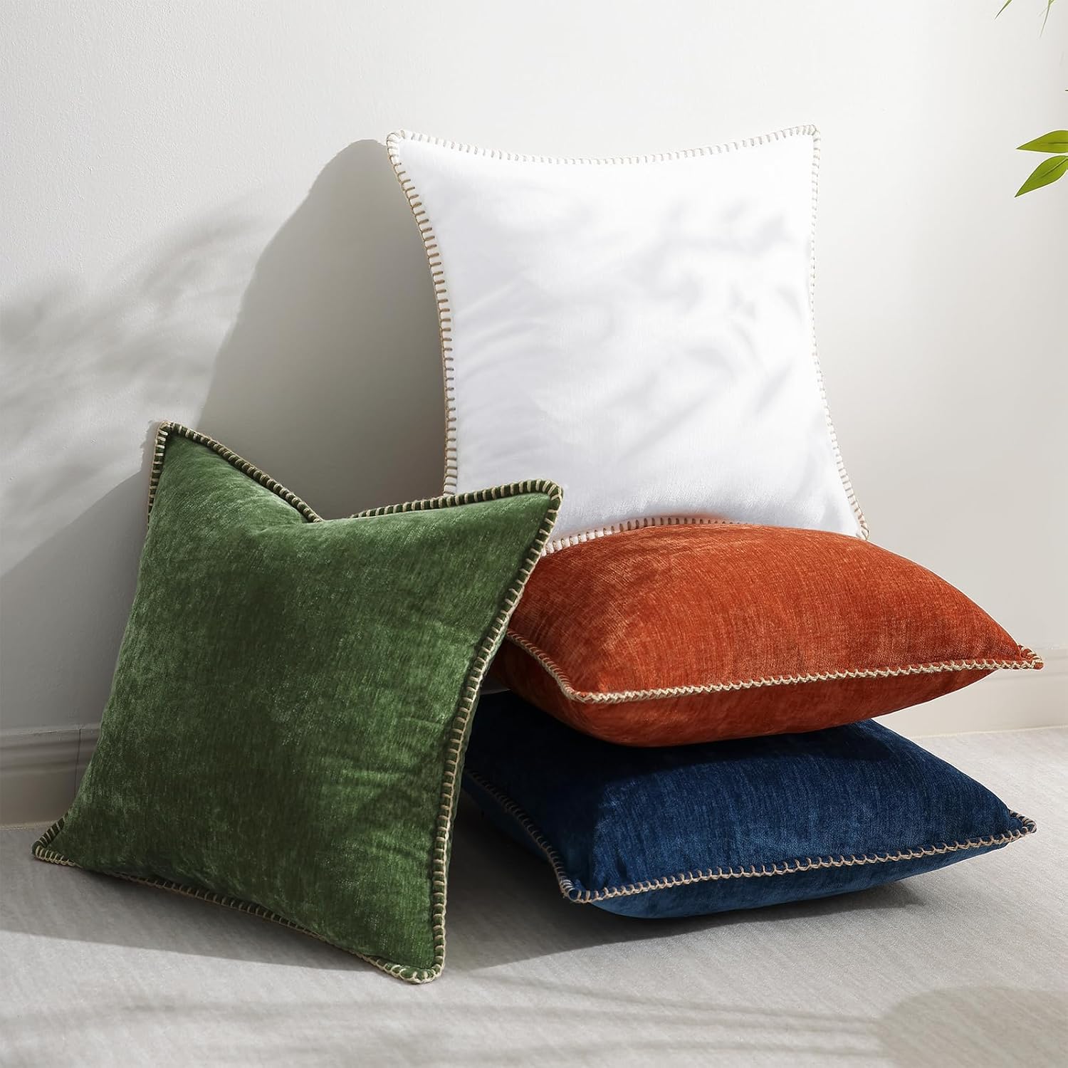 Detalle de decorUhome Fall Chenille 18x18 Throw Pillow Covers (Set of 2) in Forest Green