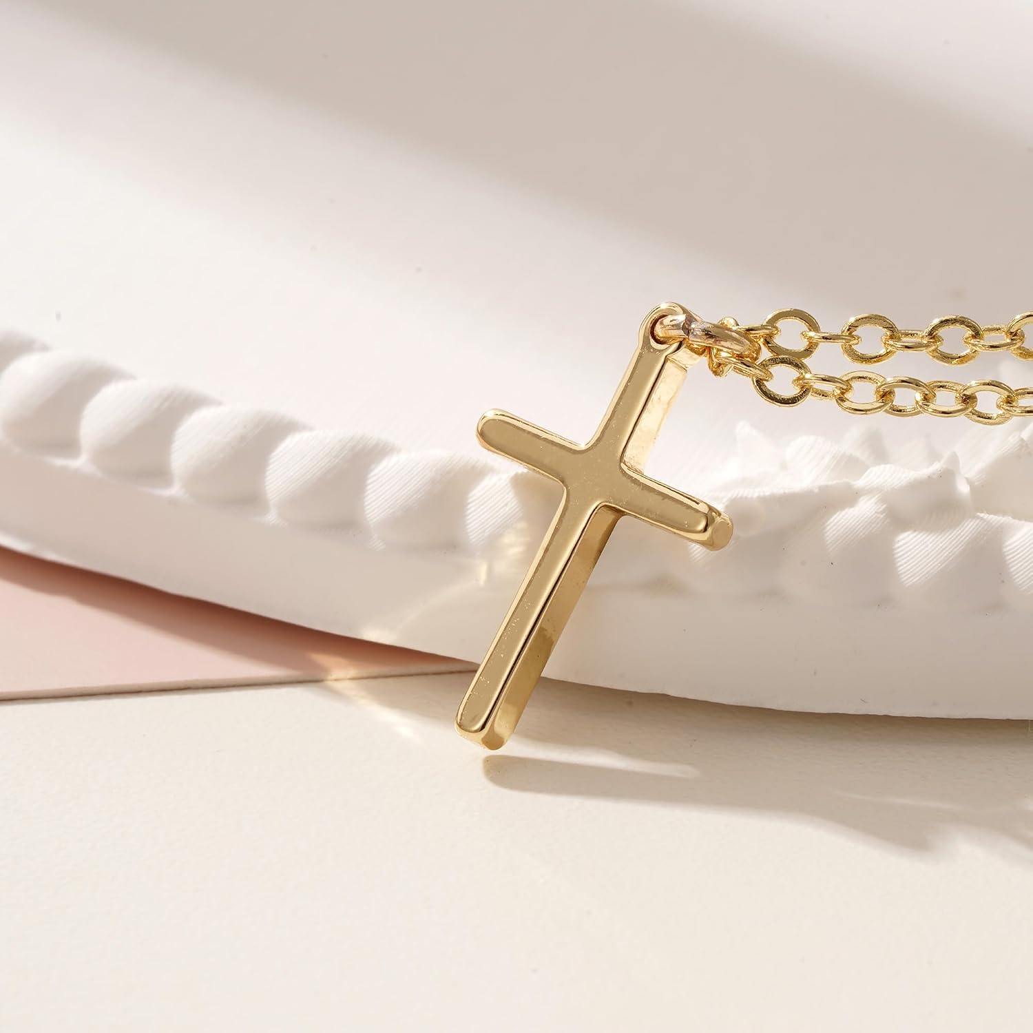 Detalle 2 de Turandoss Gold Kreuz Kette – Verstellbare Halskette aus Gold/Weißgold Vergoldung