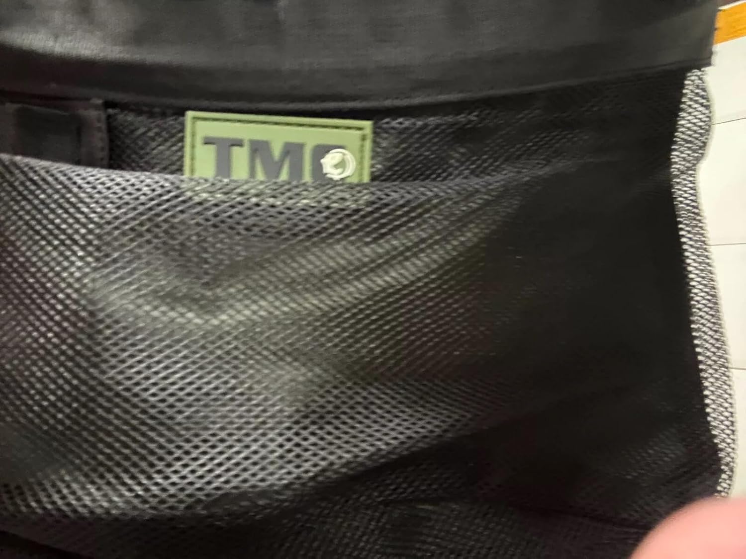Thumbnail 5 de TMC Boilie Caddy Bait Bag – Black Mesh with Adjustable Strap
