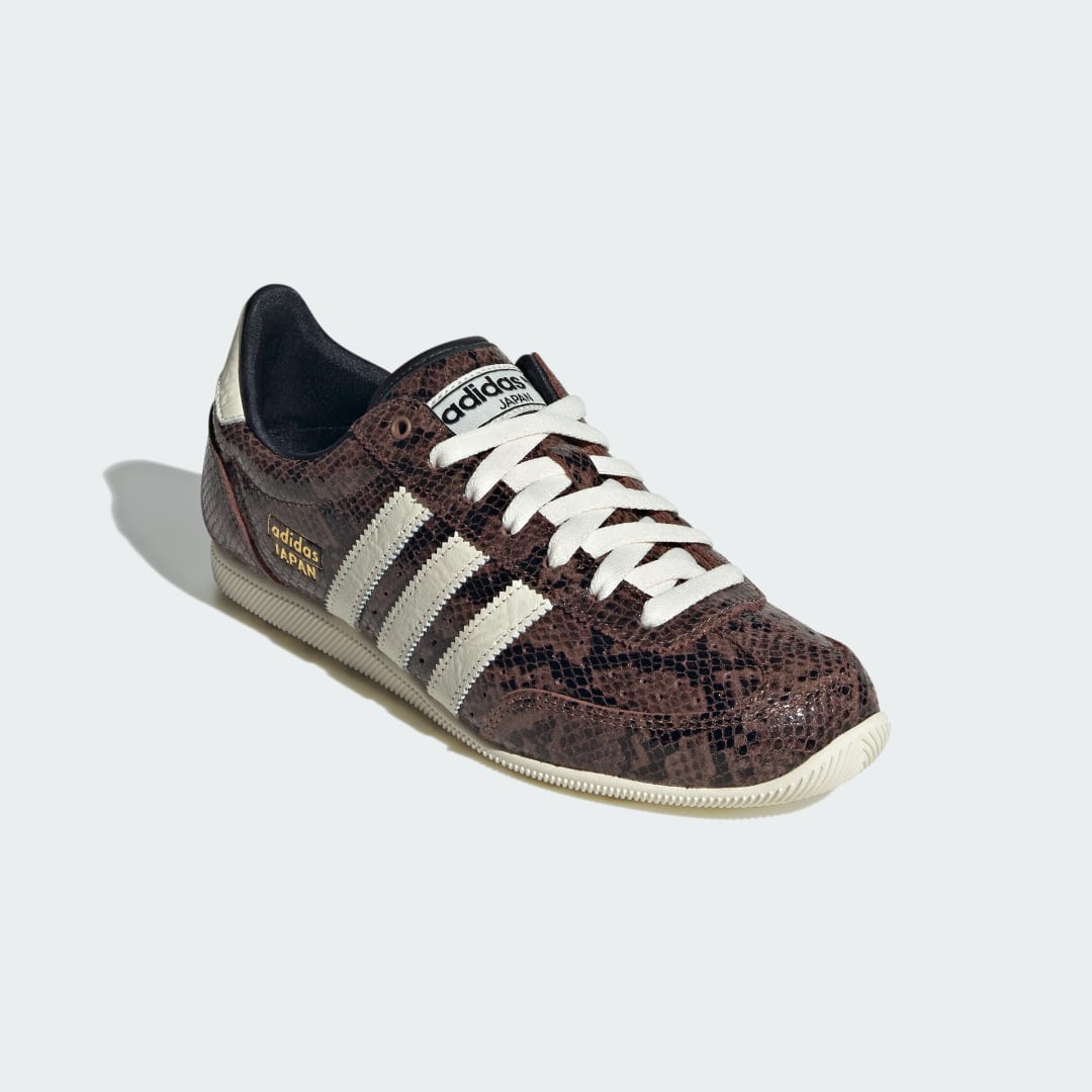 Detalle de Zapatilla Japan de Adidas — estilo clásico para uso diario en color Marrón