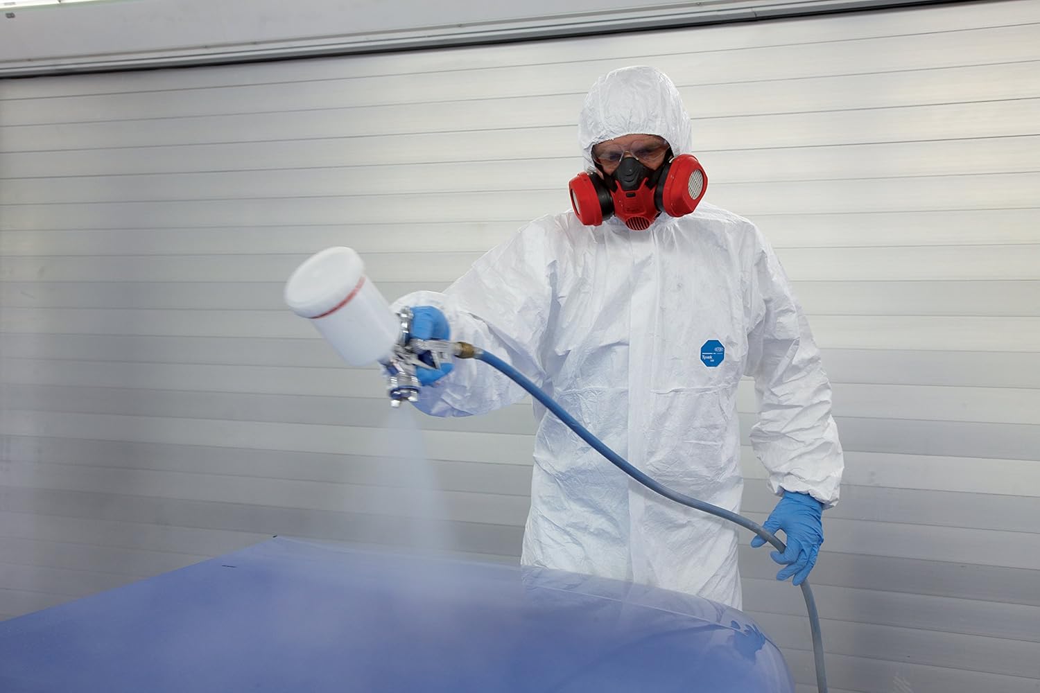 Detalle de DuPont Tyvek Classic Xpert Modello CHF5 Bianco 3XL – Tuta di protezione chimica certificata