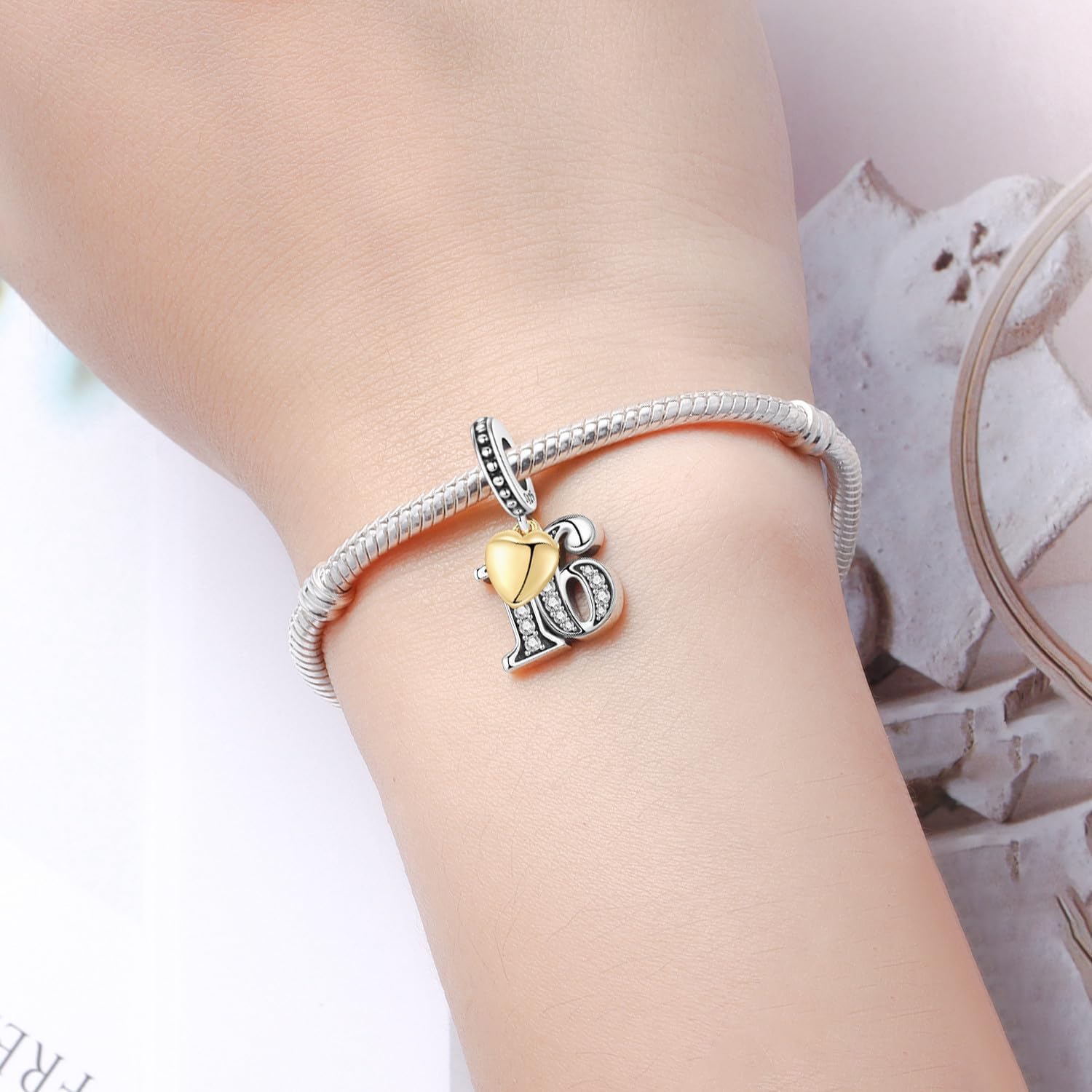 Thumbnail 4 de PANPOKI Zahl Charm für Armband & Halskette – Silber 925 mit Zirkon & 18K Goldherz