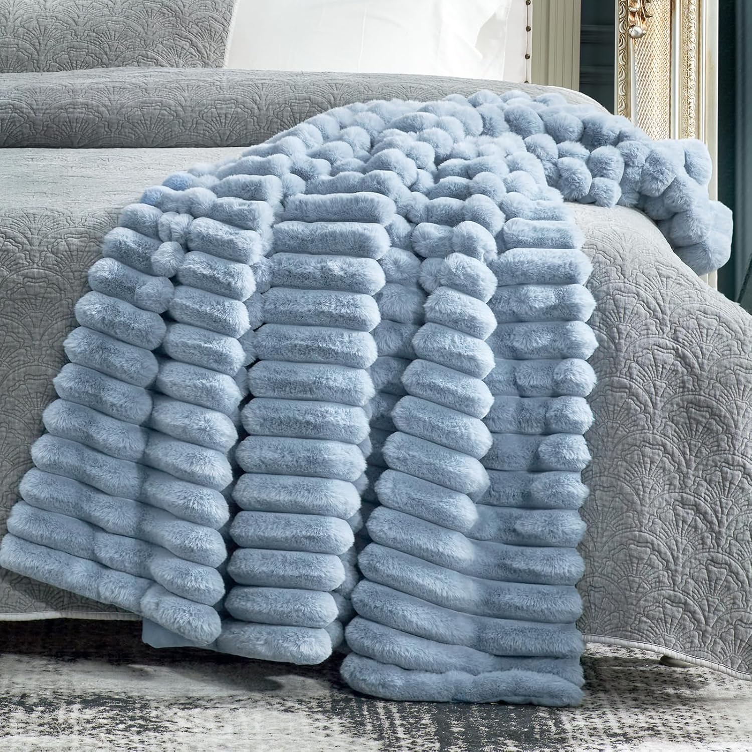 Thumbnail 4 de Cozy Bliss Faux Fur Throw Blanket for Couch, 50 x 60 Inches (Light Blue) — Plush Striped Cozy Warm Throw
