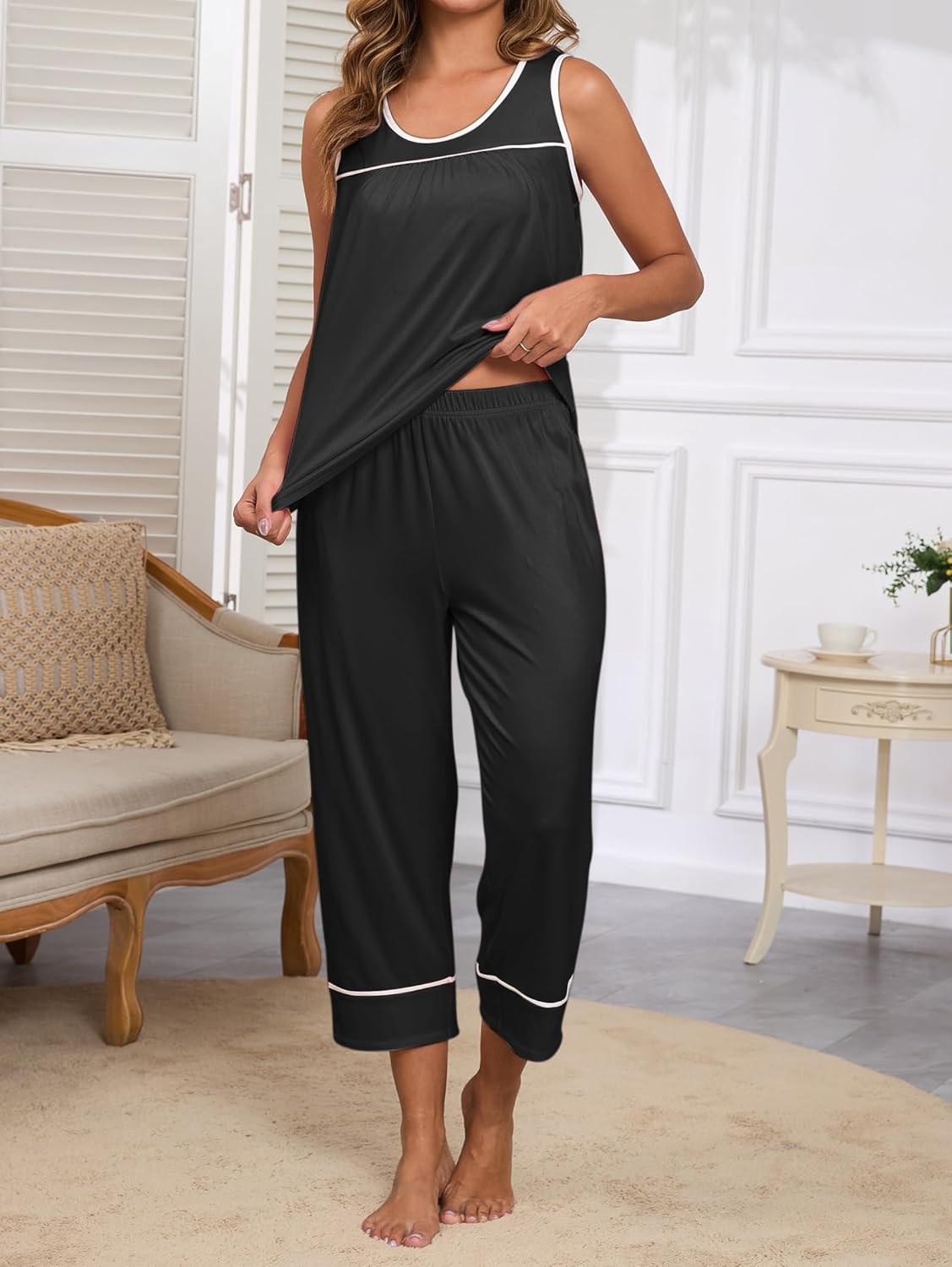 Detalle de Famulily Women's Sleeveless Pj Set with Piping – Capris, Pockets, S-XXL