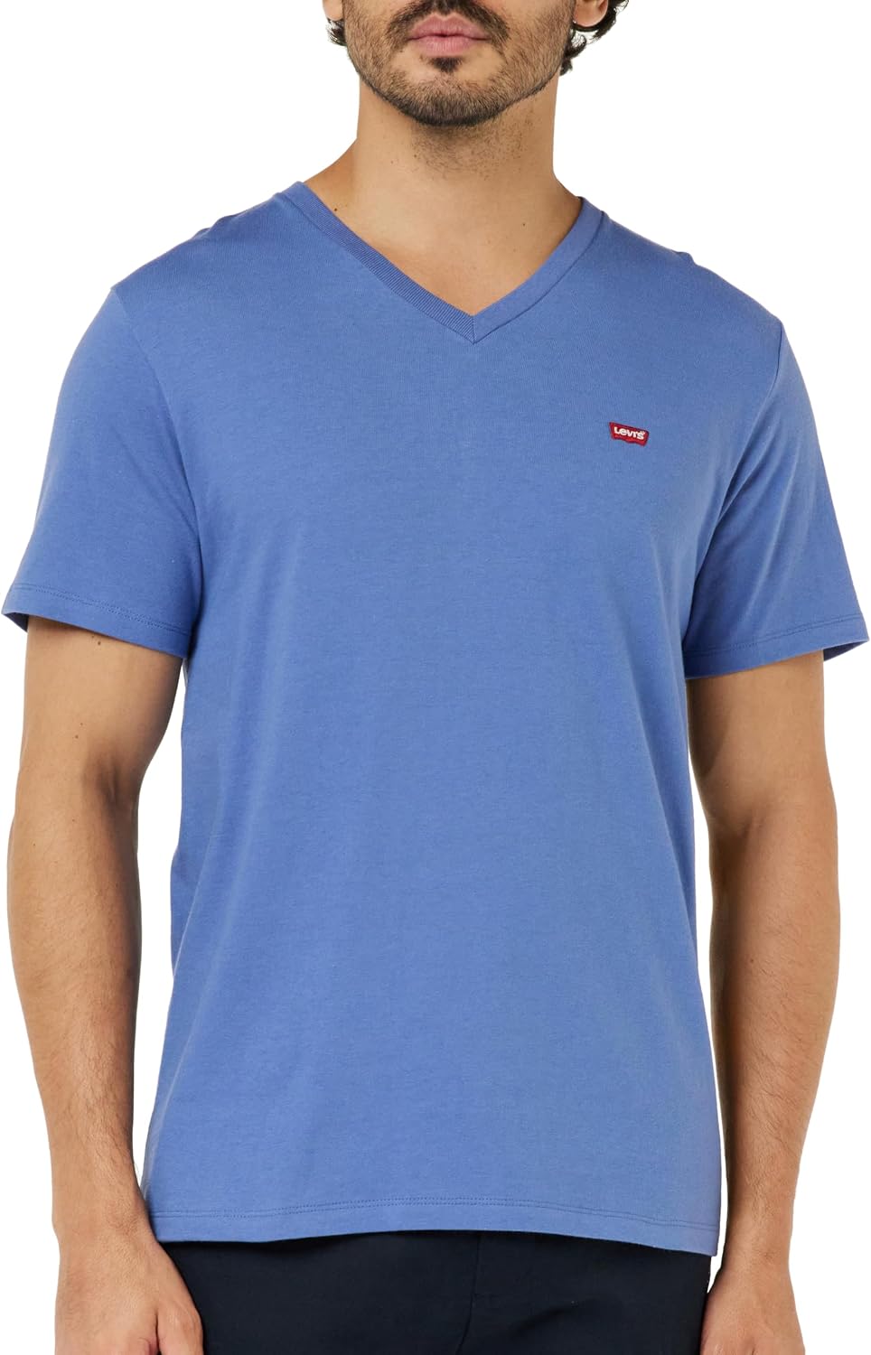 Detalle de Levi's Original Housemark V-Neck: maglietta da uomo con logo ricamato e vestibilità regolare