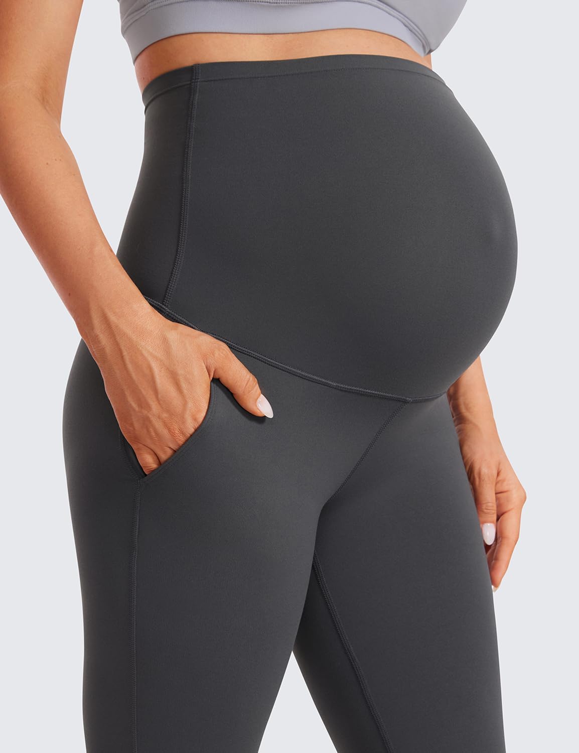 Detalle de CRZ YOGA Butterluxe Legging Évasé de Maternité avec Poches – 79 cm