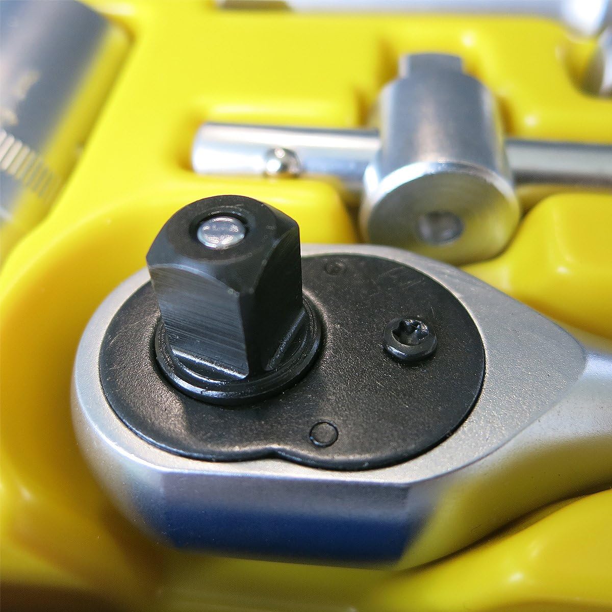 Detalle de S&R 460.323.020 hylsnyckelsats 3/8", 20 delar med Lock-Drive och metallbox