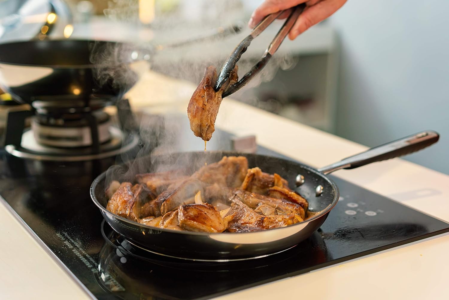 Thumbnail 5 de Amazon Basics non-stick frying pan and wok set (24cm & 28cm, 3-piece)