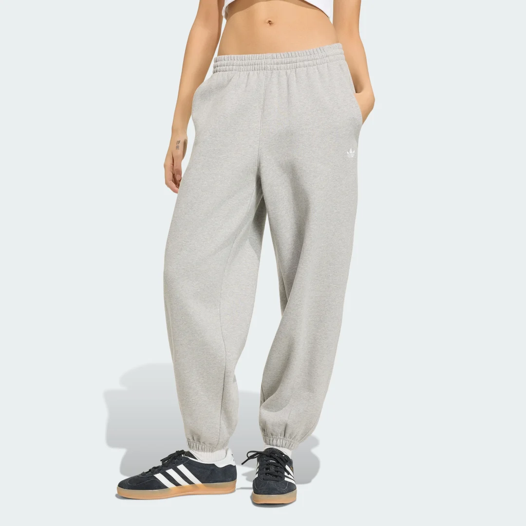 Detalle de Pantalón de chándal Essentials Loose de felpa gris de Adidas