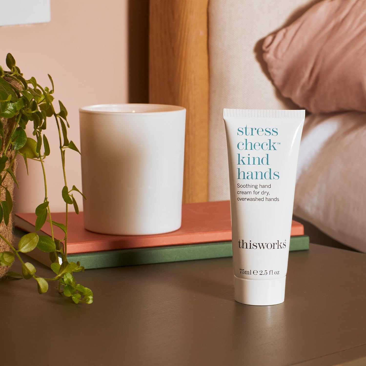 Thumbnail 6 de This Works Stress Check Kind Hands 75 ml hand cream
