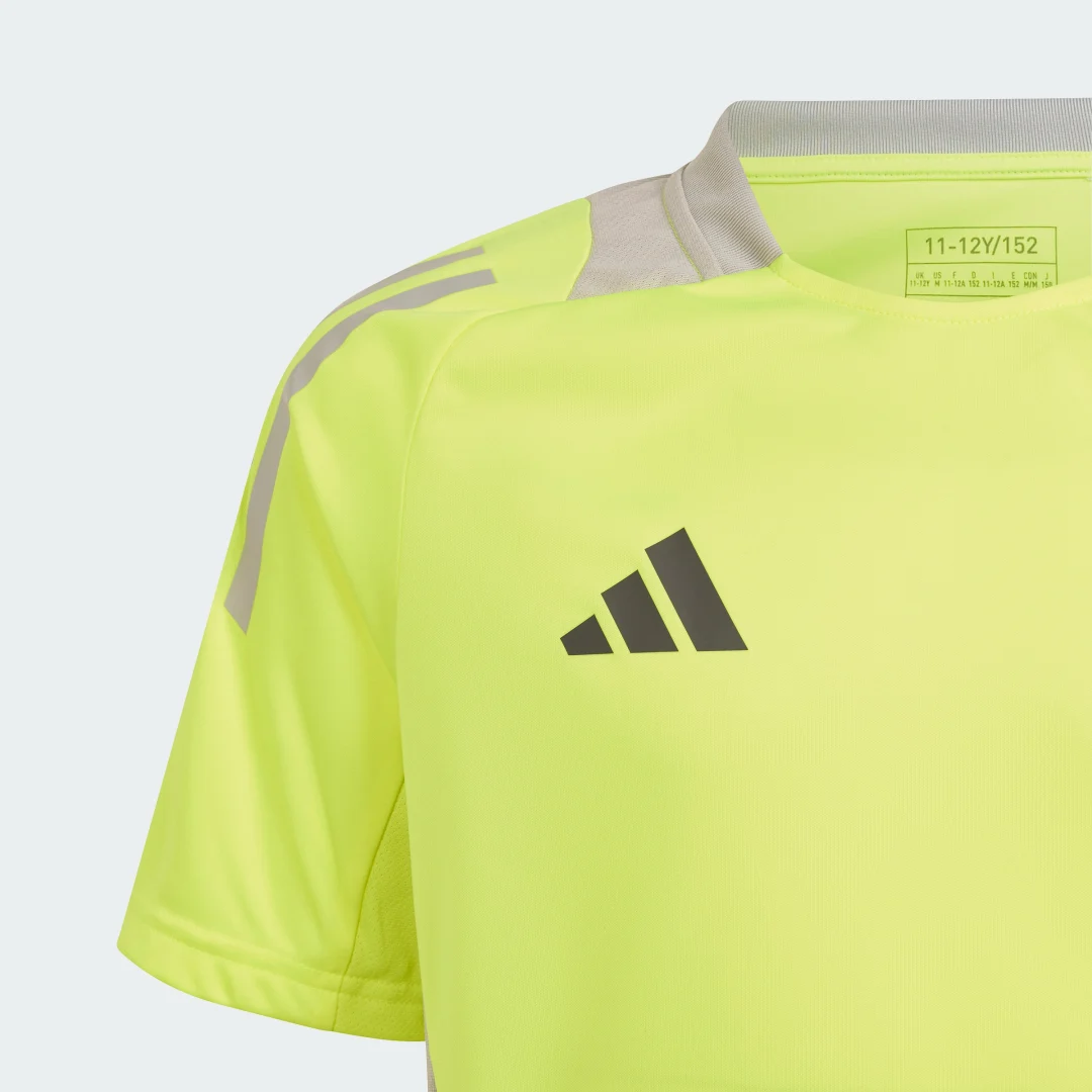 Detalle de Camiseta entrenamiento Tiro 24 Competition (Adolescentes) de Adidas – Amarillo