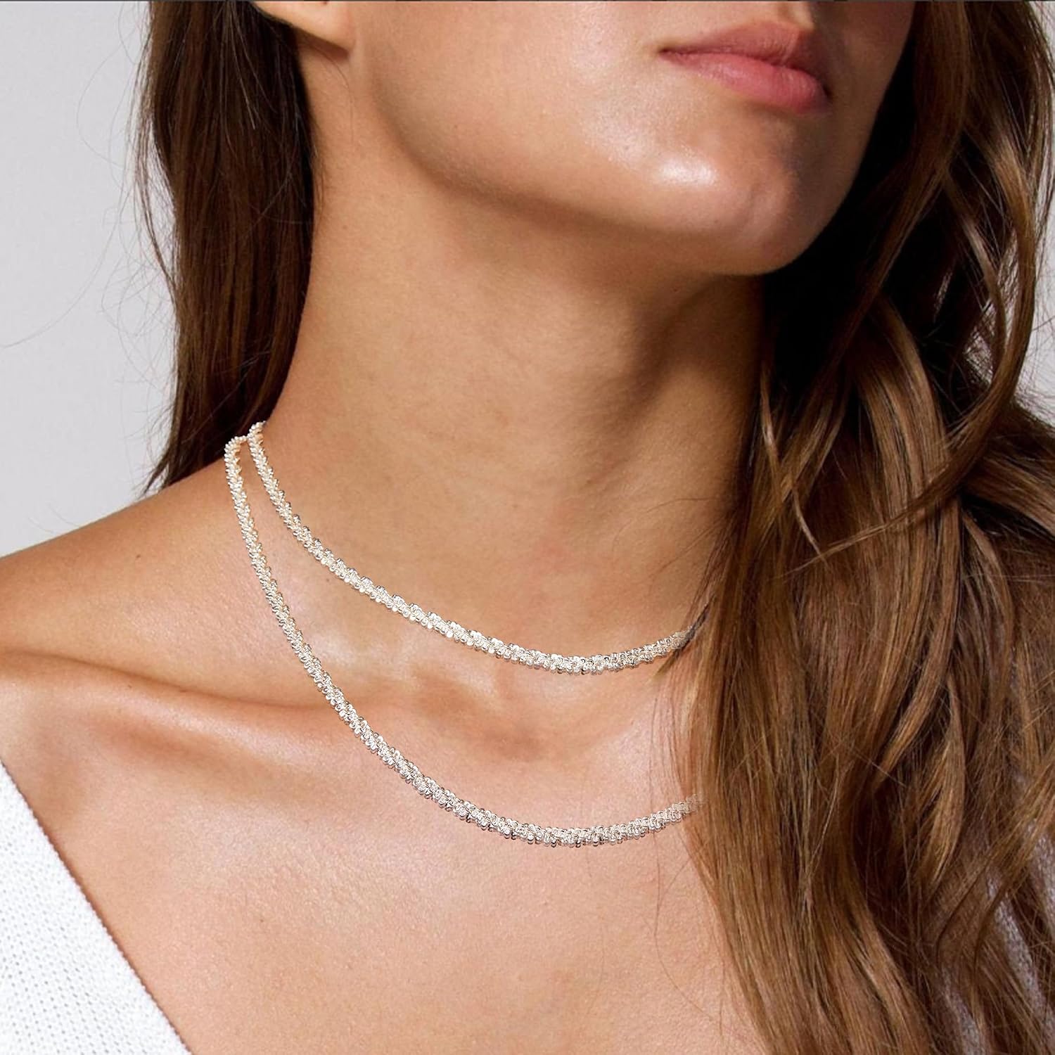 Detalle 2 de Kenivira Silber Layered Halskette für Damen – verstellbare, versilberte Ketten im Set
