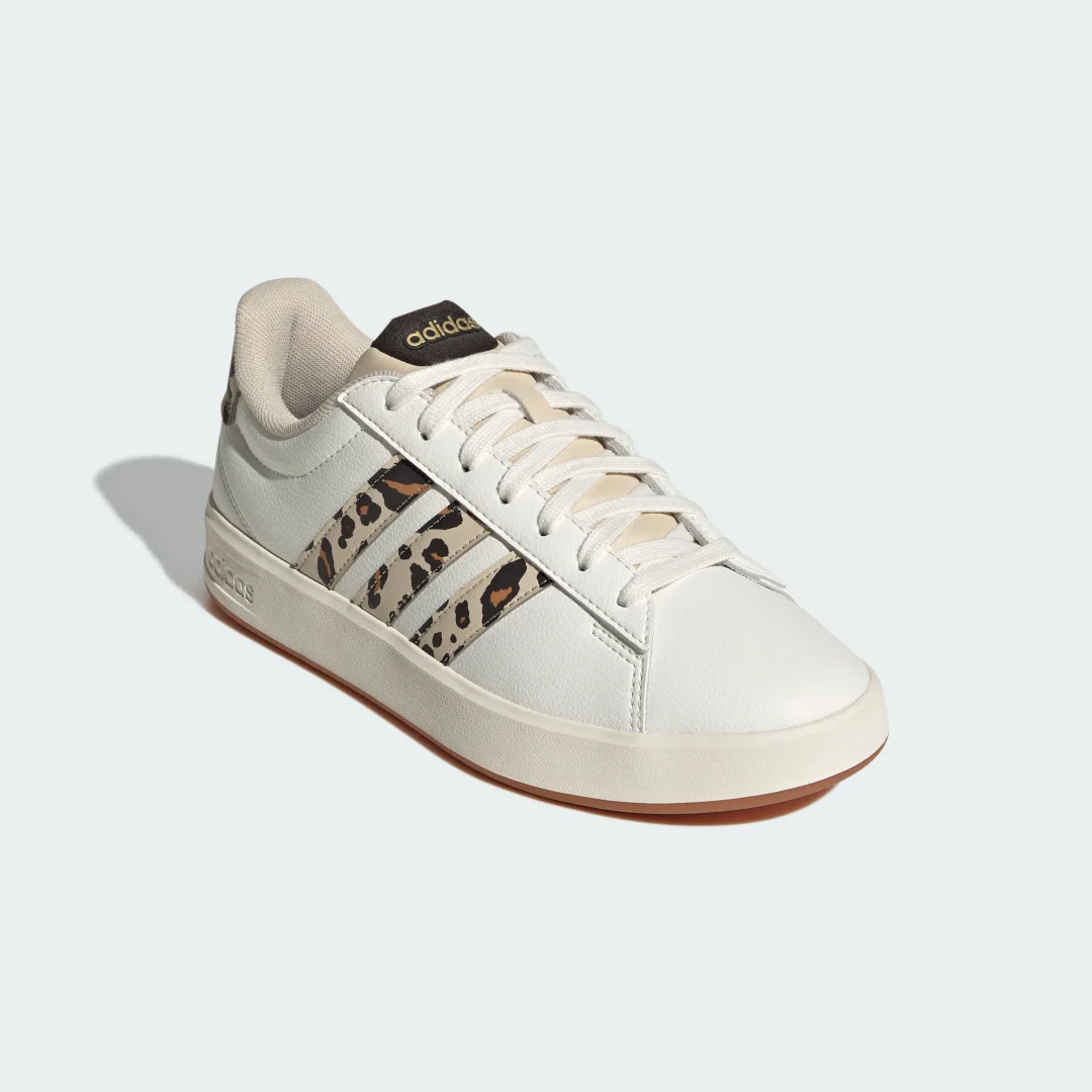 Detalle 2 de ZAPATILLA GRAND COURT 3.0 de Adidas: estilo clásico en beige para el día a día