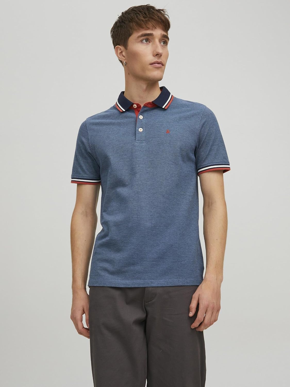 Detalle 2 de JACK & JONES Polo Plain Shirt Collar Polo: stile essenziale e sostenibilità