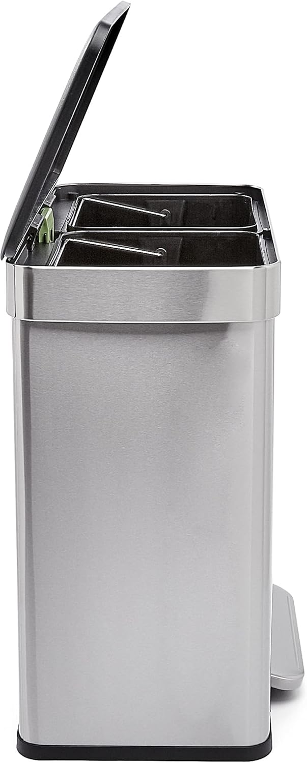 Detalle 2 de Amazon Basics Dual Compartment 60L Trash Can 🗑
