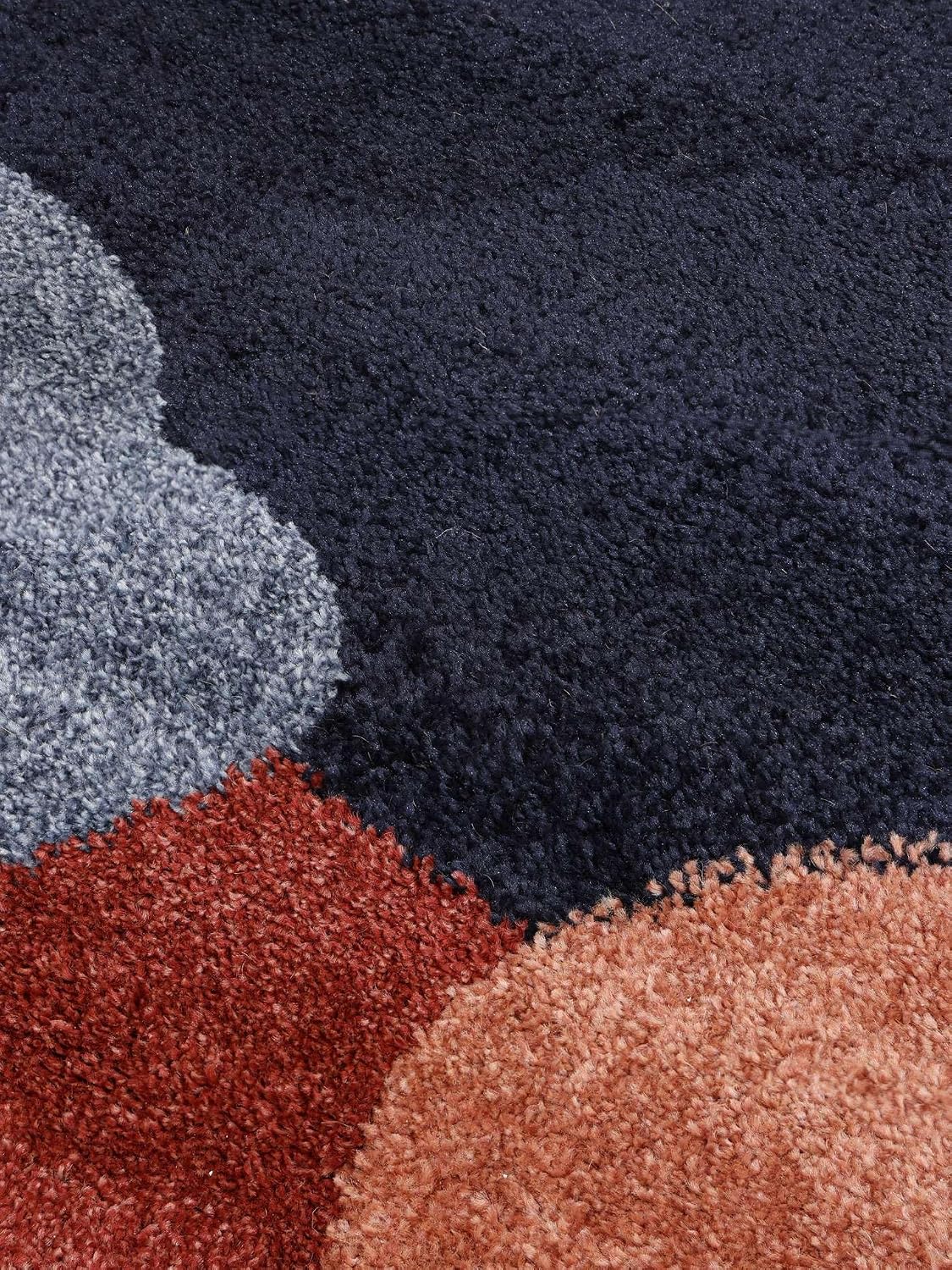 Detalle de RugVista Big Sur Rug, 140 x 200 cm, Terracotta/Navy, Medium Pile