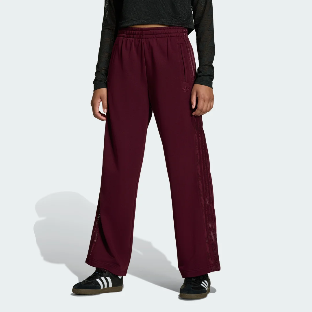 Detalle de Pantalón holgado Lace de Adidas – Burgundy