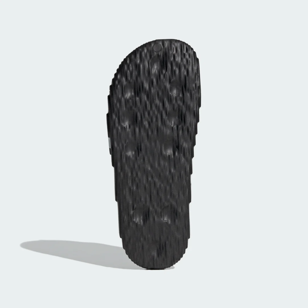 Thumbnail 2 de Adilette 22 Negra de Adidas: chancla cómoda para playa y urbanita