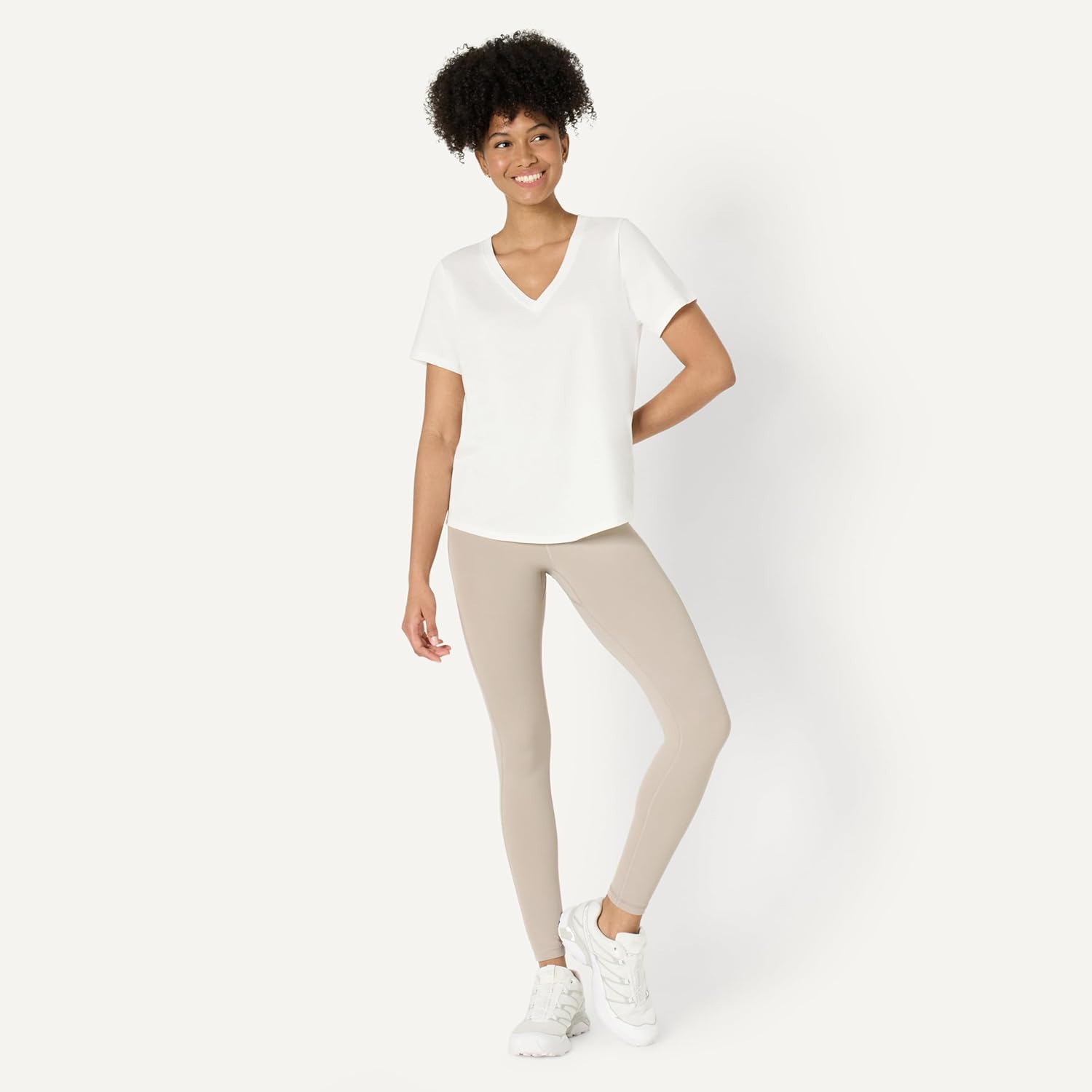 Thumbnail 4 de Amazon Essentials Damen Active Soft Cotton Yoga-Workout-T-Shirt (Relaxed Fit) mit V-Ausschnitt