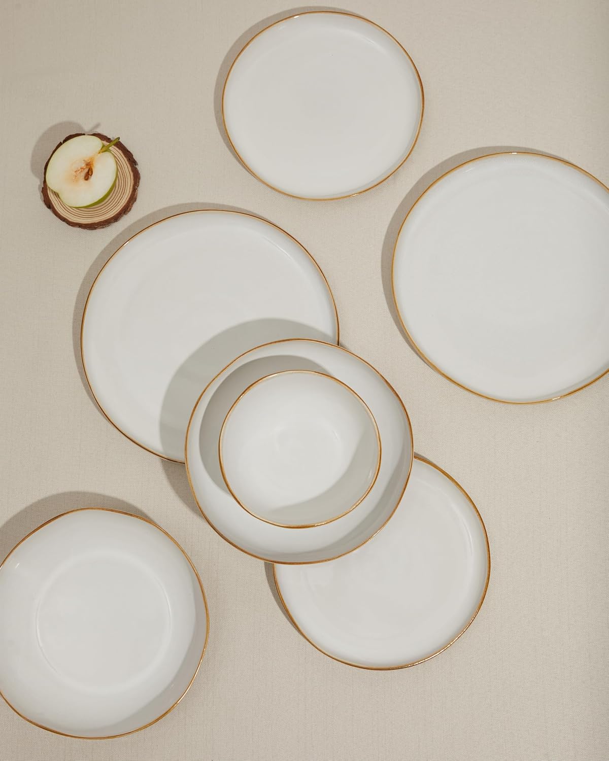 Detalle de Pokini 18-Piece White Reactive Glaze Dinnerware Set for 6 (Stoneware) with Irregular Coastal Edges