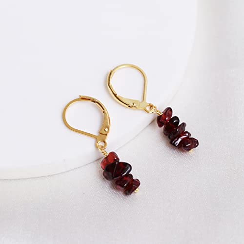 Detalle de GEMPIRES Nature’s Treasure Red Garnet Chip Leverback Hoop Earrings
