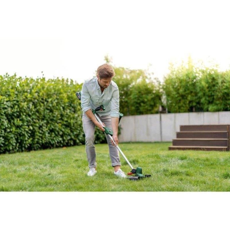 Detalle de Bosch UniversalGrassCut 18V-260 26 cm Kit 18V 2,0Ah: desbrozadora 2 en 1 sin cables para césped y bordes