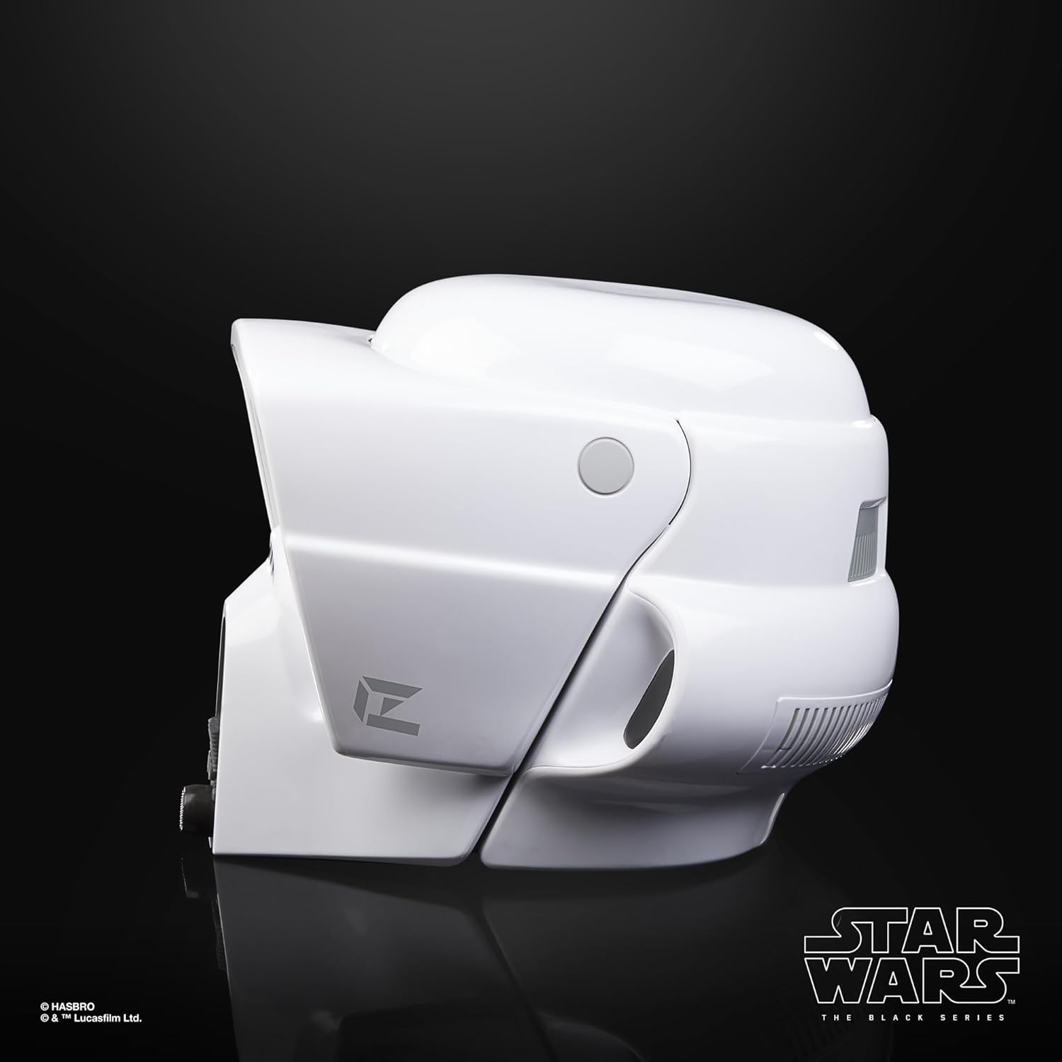 Detalle 2 de STAR WARS The Black Series Scout Trooper Helmet — Premium Electronic Voice Distortion (Return of the Jedi)