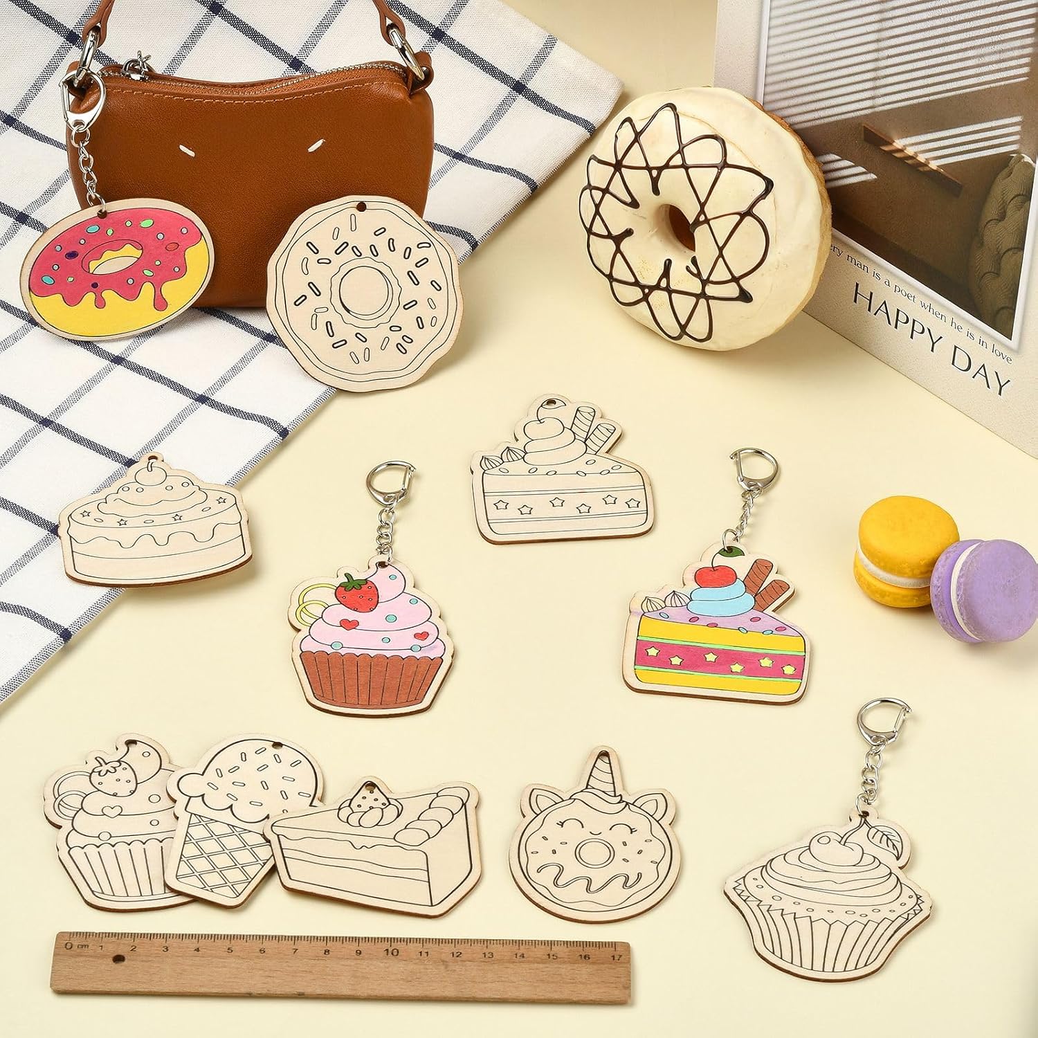 Detalle 2 de LiQunSweet Wooden Keychains, 36-Piece Set