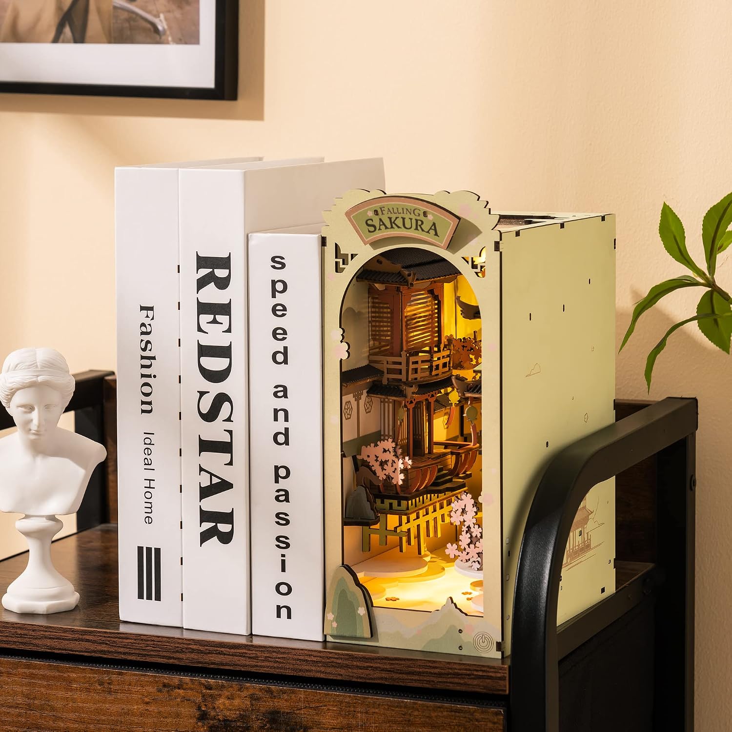 Detalle de Rolife Book Nook Kit for Adults – Falling Sakura DIY Miniature with LED Light