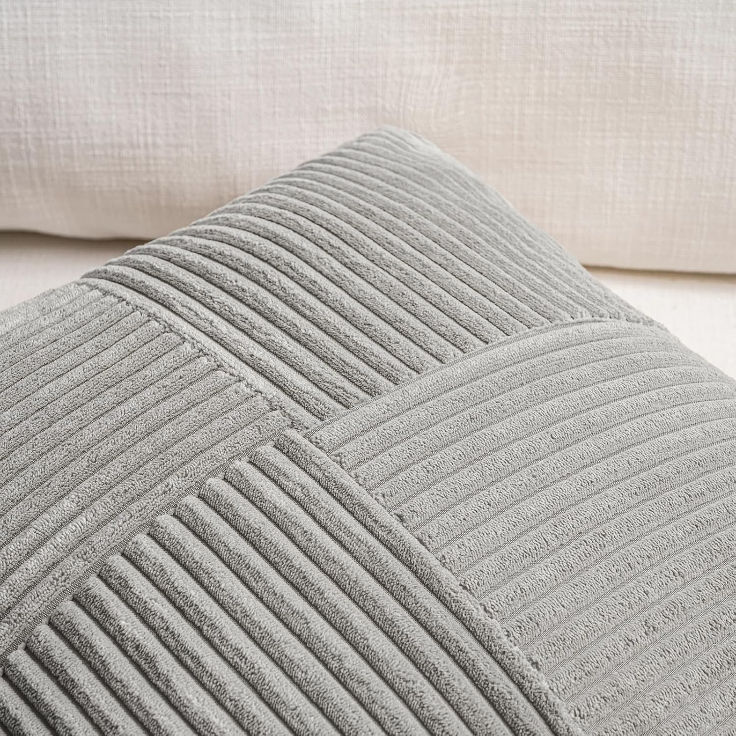 Thumbnail 2 de FDTERN 2er Set Hellgrau Kordsamt Kissenbezug 30x60 cm – weiche, elegante Dekokissenhüllen für Sofa, Schlafzimmer & Balkon