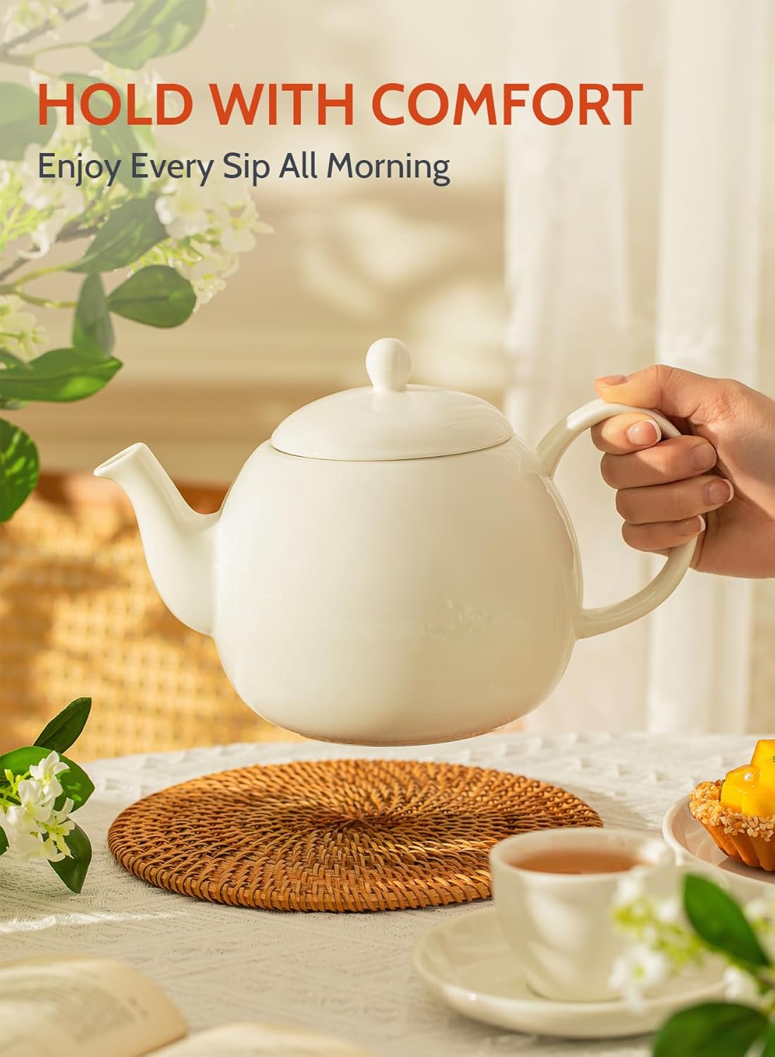 Detalle de Sweese Porcelain Teapot (40 Ounce) in White — Large Enough for About 5 Cups
