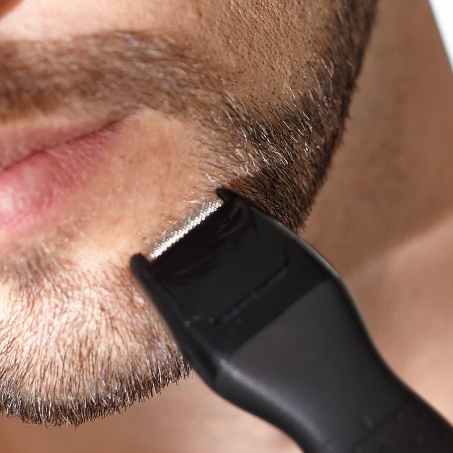 Detalle 2 de Philips Multigroom Series 1000 MG1100/16 – Präziser Bartstyler