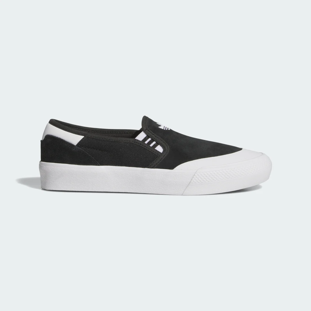 Detalle de Zapatilla sin cordones SHMOOOFOIL de Adidas: comodidad urbana en negro