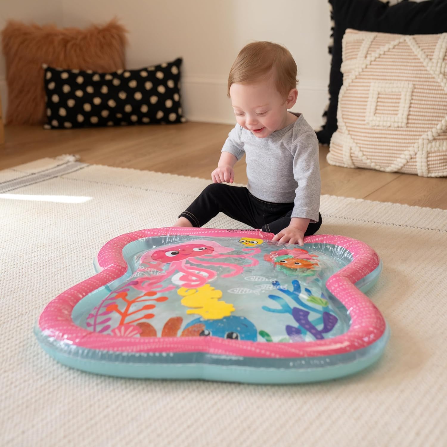 Detalle 2 de Baby Einstein Tapis d'eau Ocean Explorers Jiggling Janet – Tapis d’éveil 6 créatures marines, 0–36 mois, rose