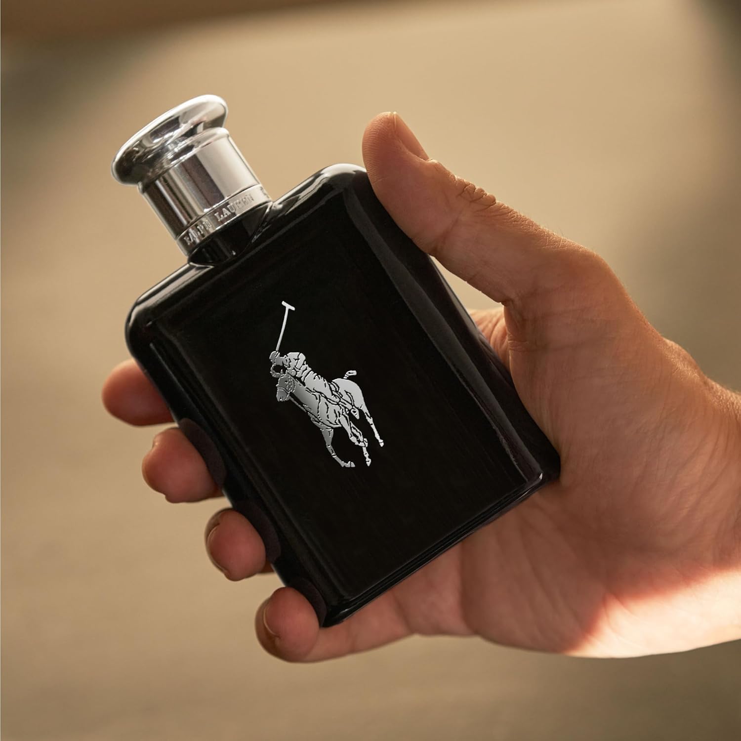 Detalle de Ralph Lauren Polo Black Eau de Toilette für Herren – holzig-aromatischer Duft mit Mango und Patchouli