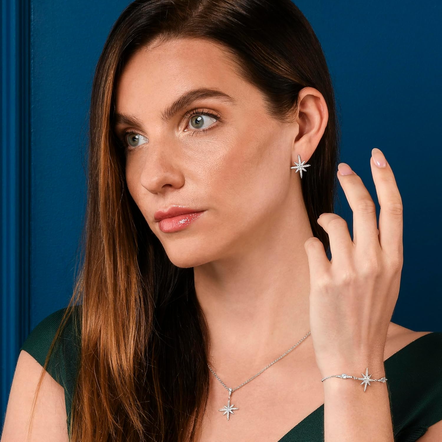 Detalle 2 de namana Collier Étoile Polaire pavé de zircons pour femme, chaîne forçat réglable avec écrin cadeau