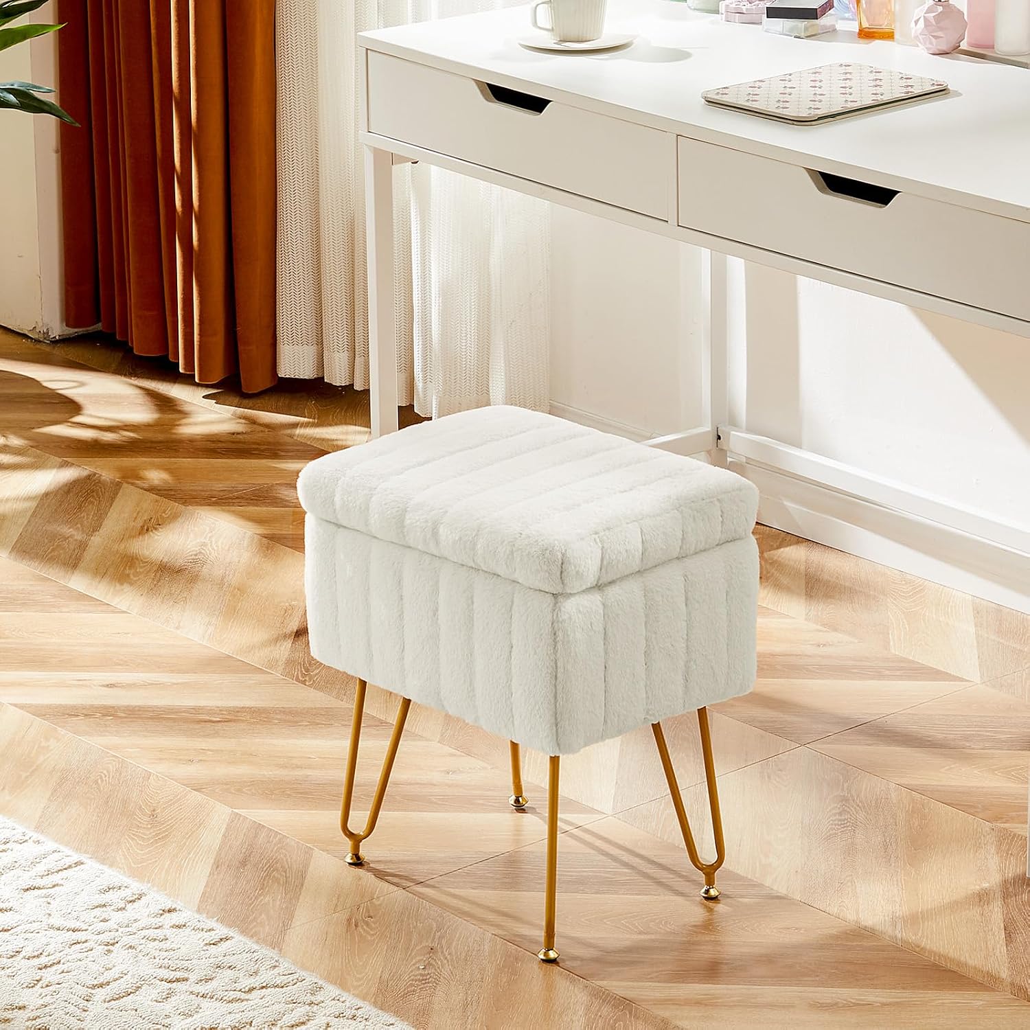 Detalle 2 de Sweetcrispy Vanity Stool in Faux Fur