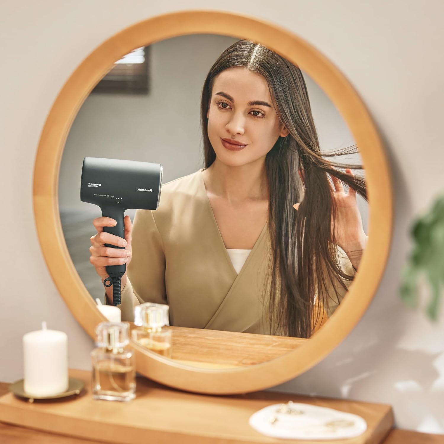 Thumbnail 6 de Panasonic EH-NA0J Nanoe MOISTUR E+ Minéral — Sèche-cheveux 1600 W noir, chaud/froid et embout concentrateur + diffuseur