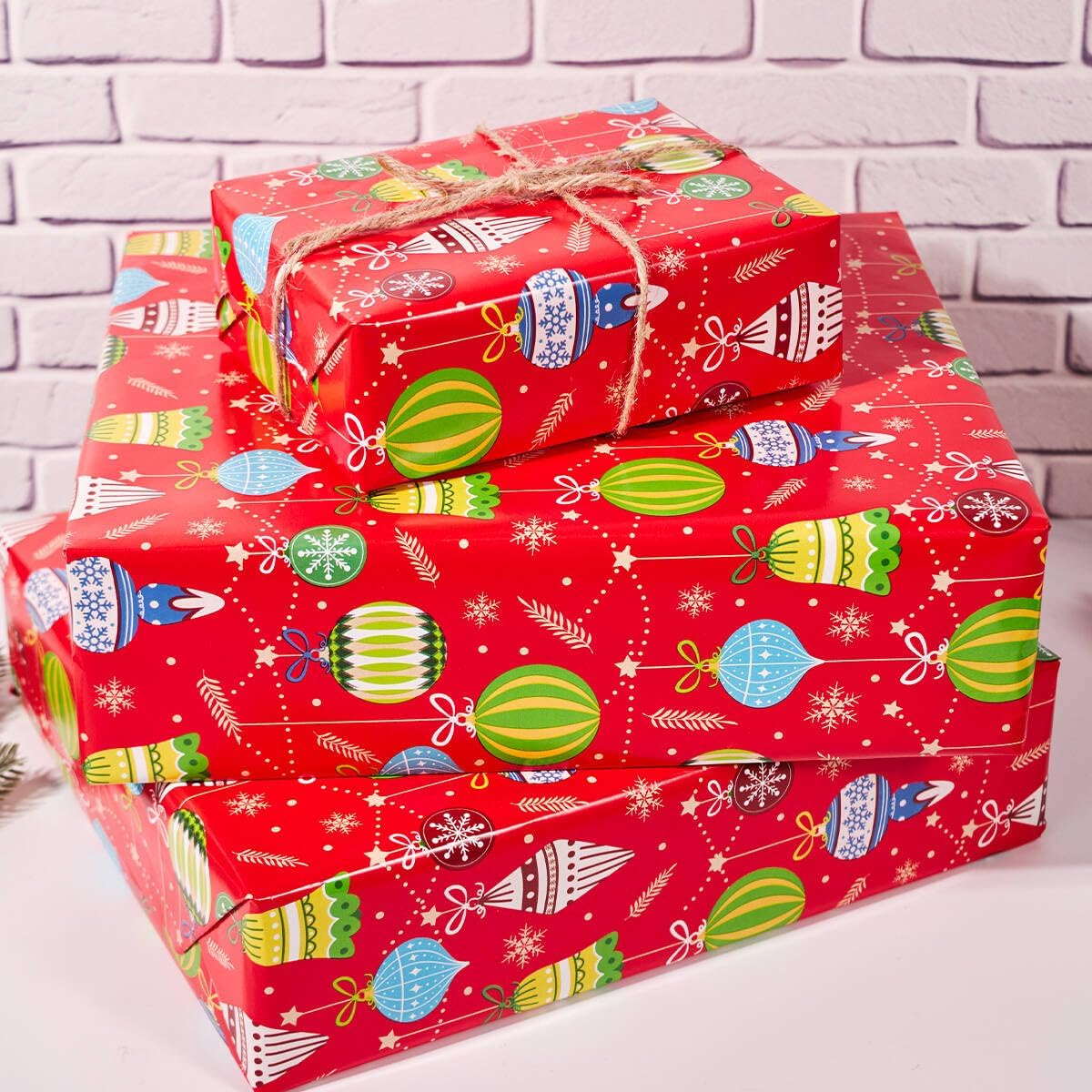 Detalle de Christmas Wrapping Paper Roll, 43cm x 12m, Christmas Elements Collection (Red)