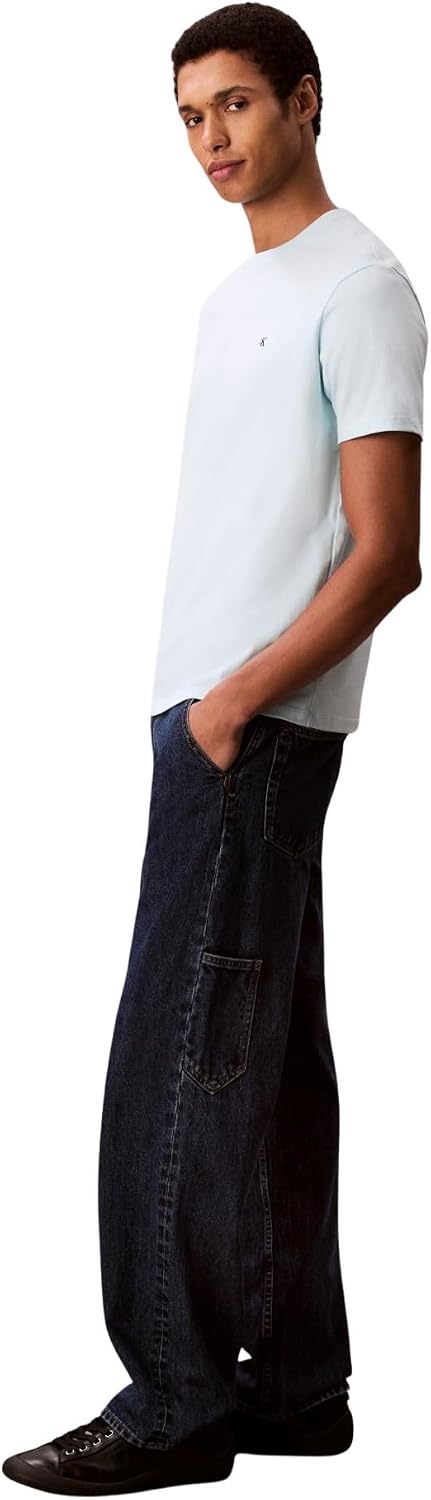 Detalle 2 de Calvin Klein Classic Monogram tee de manga corta para hombre, cuello redondo (Airy Blue) talla L