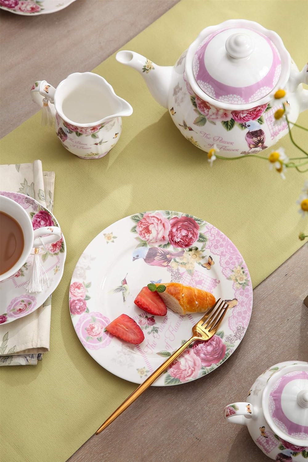 Detalle 2 de London Boutique – 4 porcelanowe talerze deserowe 20,3 cm, szeroki brzeg, Shabby Chic