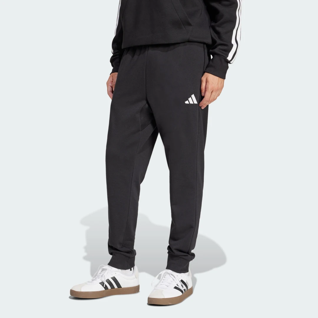 Detalle de Pantalón Essentials Feel Cozy French Terry de Adidas – negro